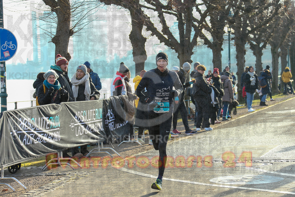 241231_1146_EX1_2513 | Sportfotografie im Rhein-Sieg Kreis, Köln, Bonn, NRW, Rheinland Pfalz, Hessen, etc. Unser Tätigkeitsfeld umfasst den Laufsport vom Volkslauf über den Marathon, Duathlon, Triathon bis zum Ultralauf wie Kölnpfad Ultra oder Schindertrail.