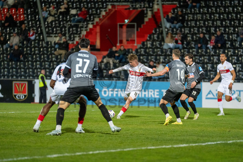 VfB Stuttgart II vs. SSV Ulm 1846 Fussball, Fussball, 3. Liga, 32. Spieltag, 08.04.2026 | Torchance durch Julian Luers (VfB Stuttgart II, #18),VfB Stuttgart II vs. SSV Ulm 1846 Fussball, Fussball, 3. Liga, 32. Spieltag, 08.04.2026DFB regulations prohibit any use of photographs as image sequences and/or quasi-video