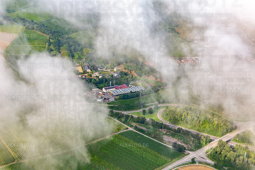 Tiefe Wolken über dem Geothermiekraftwerk Insheim https://v-er.eu/de/ | Luftbild: Tiefe Wolken über dem Geothermiekraftwerk Insheim https://v-er.eu/de/ in Insheim im Bundesland Rheinland-Pfalz in Deutschland. Foto: IMG_143006.jpg vom 03.08.2024 durch ©2025 Werner Riehm fly-foto.de/copyright - Realisiert mit Pictrs.com