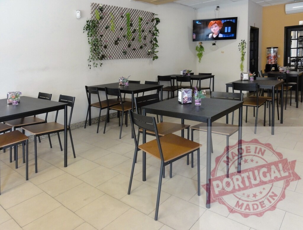 Empty modern restaurant with tables and chairs inside | Restaurant interior showing minimalist furniture and television - Realisiert mit Pictrs.com
