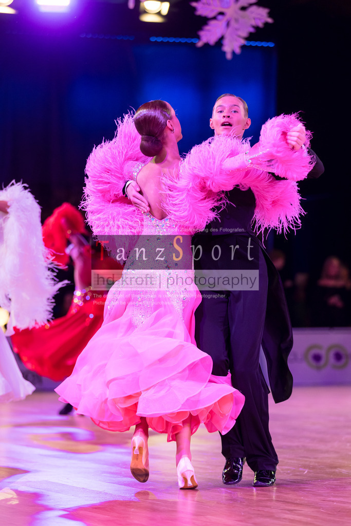 20241215_WDSF_Open_Youth_Std-Riga-8571 | Tanzsportbilder, Standardtanz, Lateintanz, WDSF, DTV, LTVB, dancecomp, goc, hessen tanzt, blaues band der spree, walzer, tango, wiener walzer, slowfox, quickstepp, samba, rumba, cha-cha-cha, paso doble. jive, hd-kroft photography, turniertanzsport