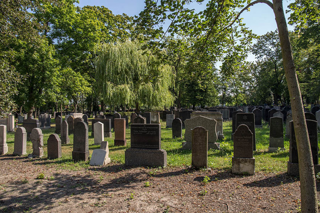 Foto: Leipzig - Neuer Israelitischer Friedhof | Das Team hinter BILDLEXIKON LEIPZIG bündelt historische wie aktuelle Informationen über die Stadt Leipzig in Text und Bild auf einer Plattform und stellt diese der interessierten Öffentlichkeit zur Verfügung.
