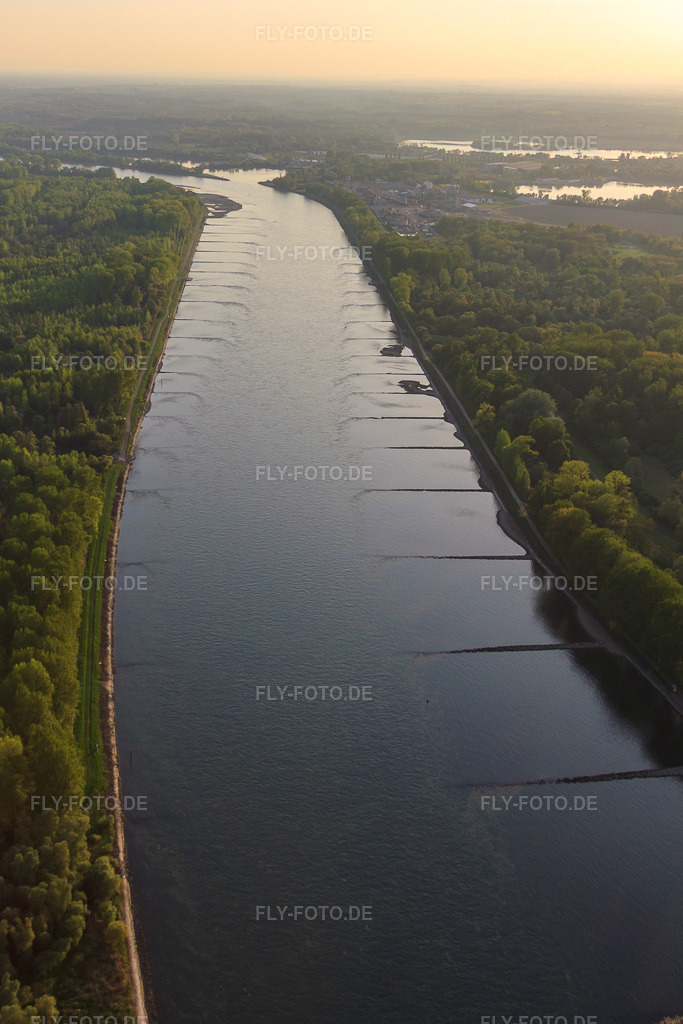 Luftbild: Rhein nach S in Au am Rhein im Bundesland Baden-Württemberg in Deutschland. Foto: IMG_27005.jpg vom 28.04.2010 durch Werner Riehm/FLY-FOTO.de
