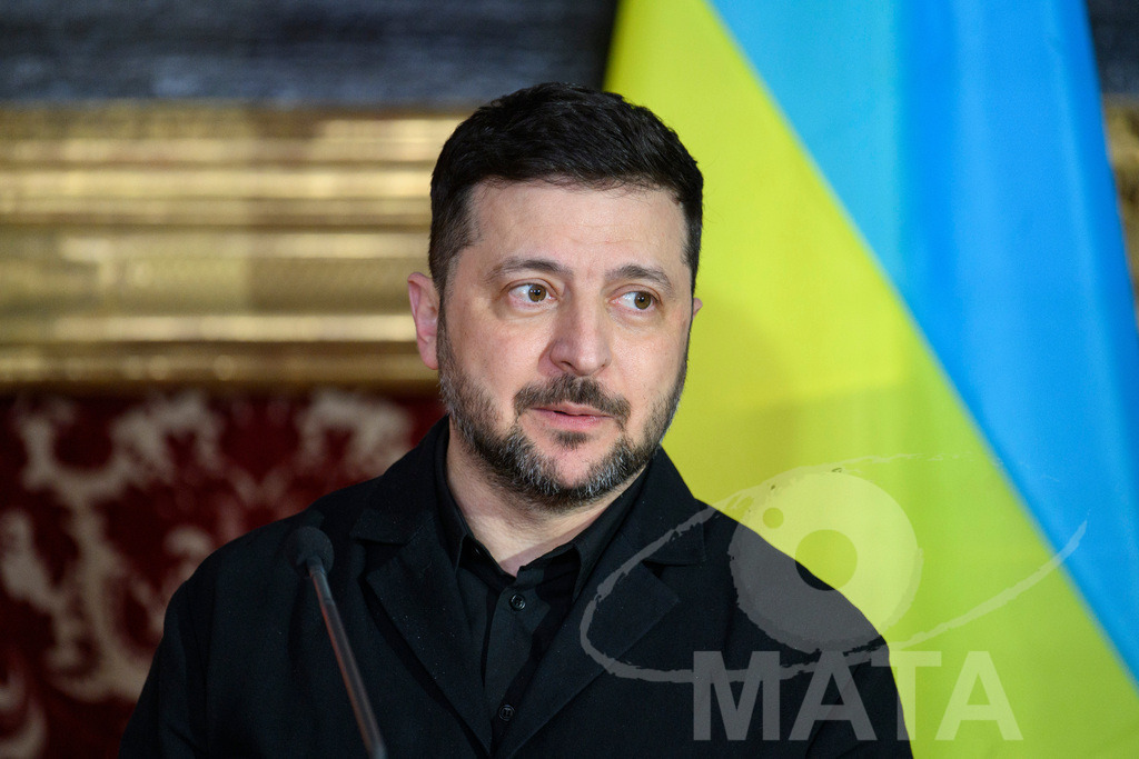 _DWA0391 | Politiker Wolodymyr Selenskyj, Präsident der Ukraine, iwährend eines Pressestatements in der Münchner Residenz vor der Verleihung des Ewald-von-Kleist-Preises.Der diesjährige Ewald-von-Kleist-Preis wird am Rande der Münchner Sicherheitskonferenz 2026 an das ukrainische Volk vergeben. München, 14.02.2026 Bayern Deutschland - Realisiert mit Pictrs.com