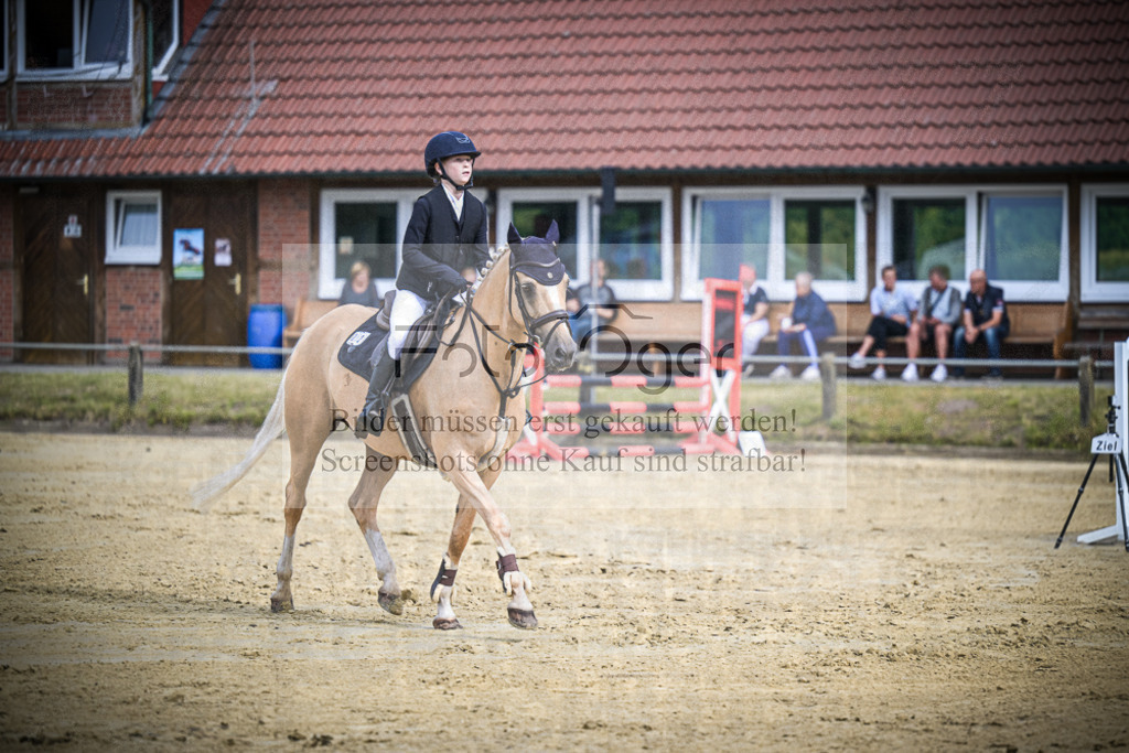 DOS_1748 | Entdecke hochwertige Reitturnierfotos von Foto Oger. Professionell, emotional und authentisch – jetzt Lieblingsmomente im Shop bestellen.Deutschlandweite Turnierfotografie. - Realisiert mit Pictrs.com