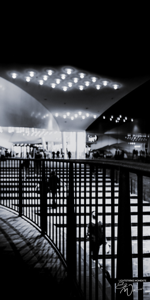 Elbphilharmonie, Hamburg | Herzlich willkommen auf meiner Seite! Ich bin Elke Wallnisch, Deine Fotografin für lichtstarke Momente. Der Name steht für alles, was mich mit der Fotografie verbindet: Das Licht und seine machtvolle Wirkung auf eine Situation oder unsere Stimmung - Realisiert mit Pictrs.com