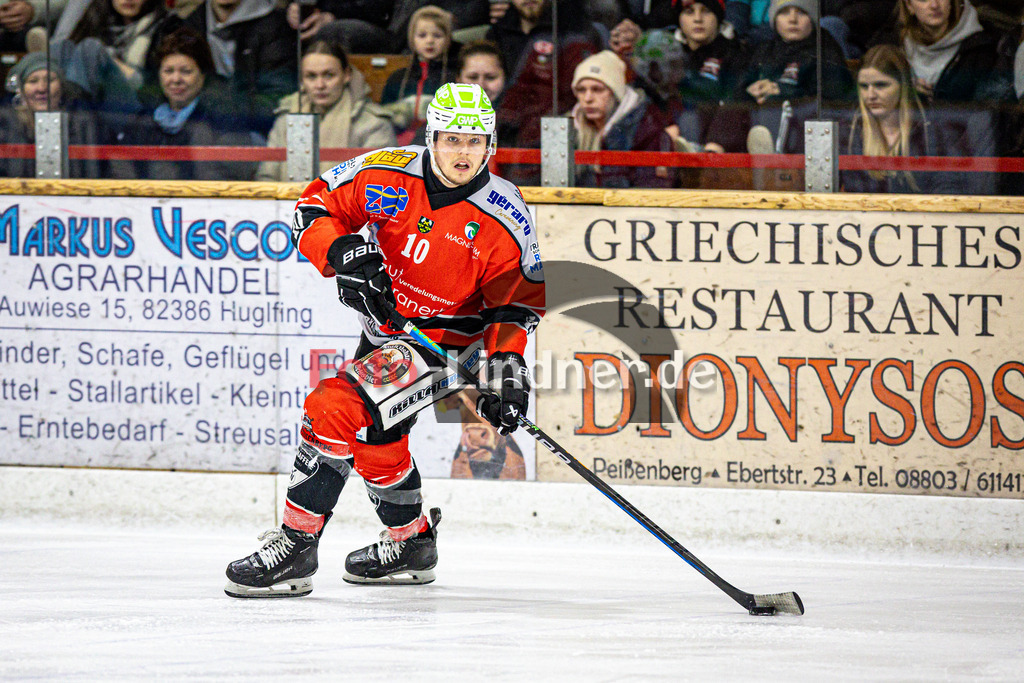 TSV Peißenberg MINERS gegen EHC Königsbrunn PINGUINE | Eishockey Bayernliga Herren Playoffs Viertelfinale 2024/25 - Spiel 6 von 7, TSV Peißenberg MINERS gegen EHC Königsbrunn PINGUINE, 20250221,Florian HÖFLER (MINERS 10) in Aktion, Freisteller,2025-02-21 in Peißenberg (Eisstadion Peißenberg)Florian HÖFLER (MINERS 10)Copyright: WolfgangxLindner foto-lindner.de