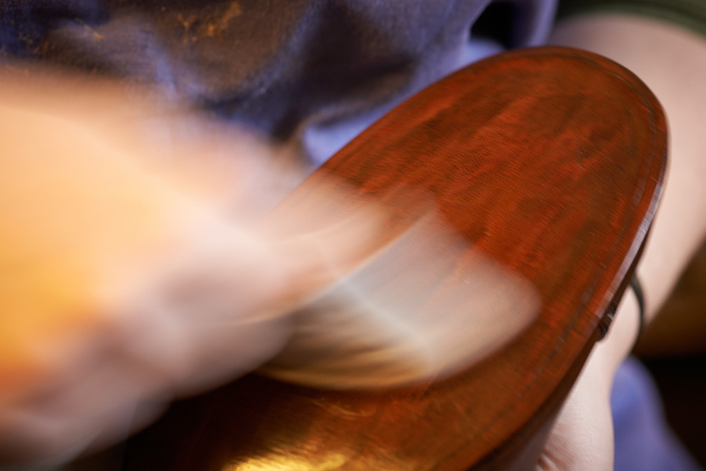 Einlassen der Laufsohle | Kernhof, Austria - February 01, 2014: Schuhmanufaktur Pfaffenlehner; Einlassen der Laufsohle mit brauner Schuhcreme. - Realisiert mit Pictrs.com