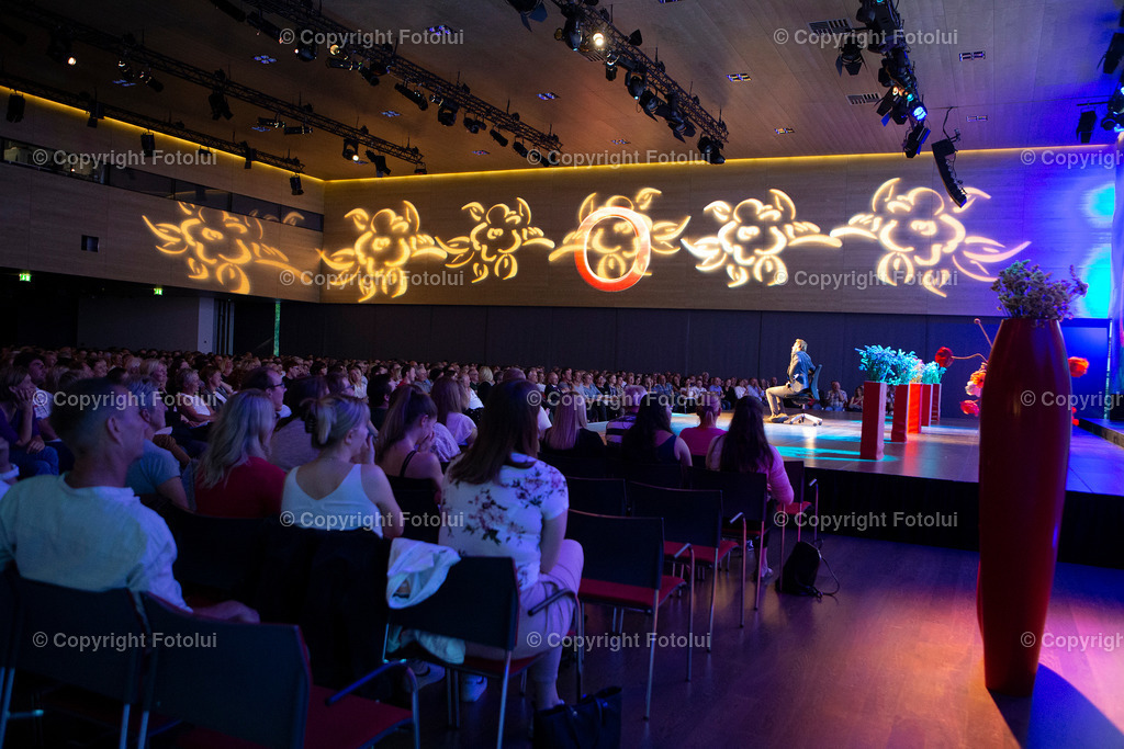 OBERBANK_25 | EIN DANK AN DIE PFLEGEKRAEFTE KABARETT MIT KLAUS ECKEL 02.06.2022 OBERBANK DONAU-FORUM LINZ IM BILD: KLAUS ECKEL. FOTO:FOTOLUI/OBERBANK