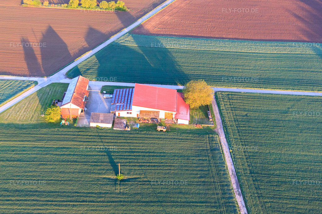 Luftbild: Aussiedlerhof Christian Wahl Landwirtschaft und Weinbau in Billigheim-Ingenheim im Bundesland Rheinland-Pfalz in Deutschland. Foto: IMG_64540.jpg vom 04.05.2014 durch Werner Riehm/FLY-FOTO.deAuflösung des Originals: 4752 x 3168 px