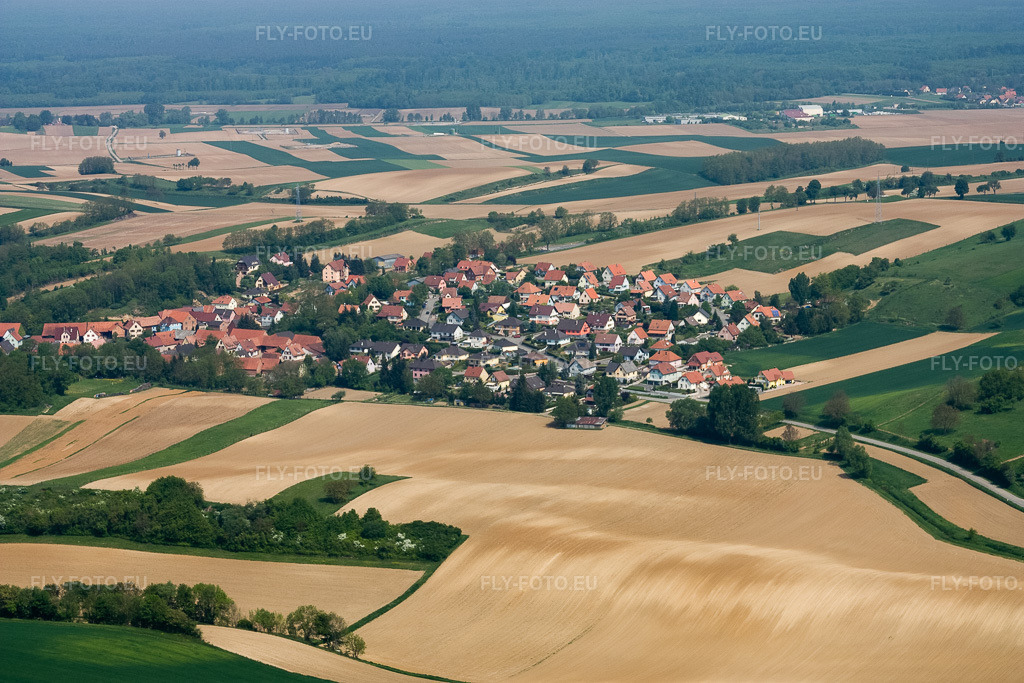 Vue aérienne: Vue de la ville depuis le sud à Neewiller-près-Lauterbourg dans le département Bas Rhin, France – .Photo: IMG_18138.jpg prise le 03/05/2009 par Werner Riehm/FLY-FOTO.eu – Résolution de l'original: 4272 x 2848 px