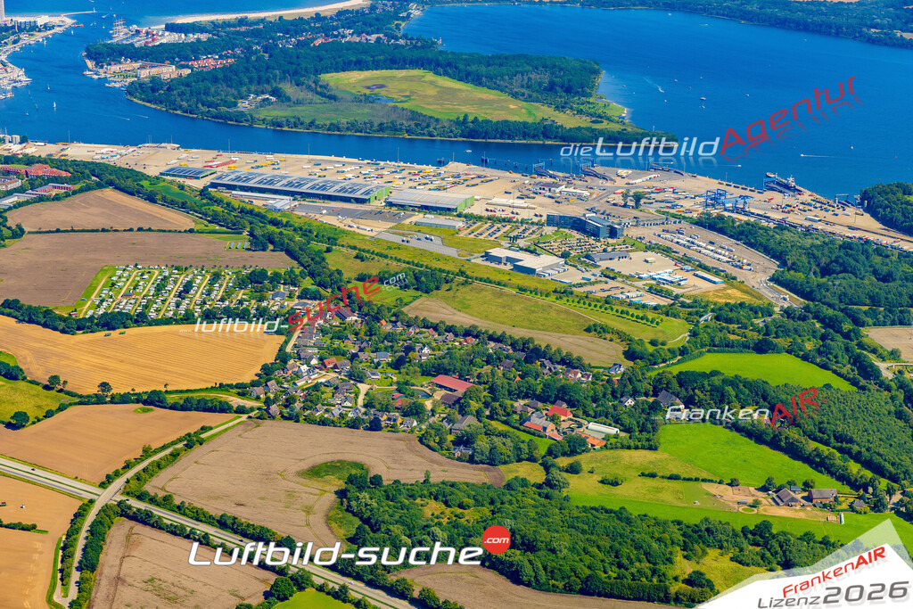 Ivendorf Camping Lübeck Bild- Das Luftbild wurde 2025 vom UL-Flugzeug heraus erstellt ( keine Drohne bzw. Drohnenaufnahme ) - Hochauflösende Luftaufnahme -Nicht vergleichbar mit Google Maps oder Satelittenbilder- Die Geschenkidee !Mit Lizenz und Bildrechte bestellbar - CC