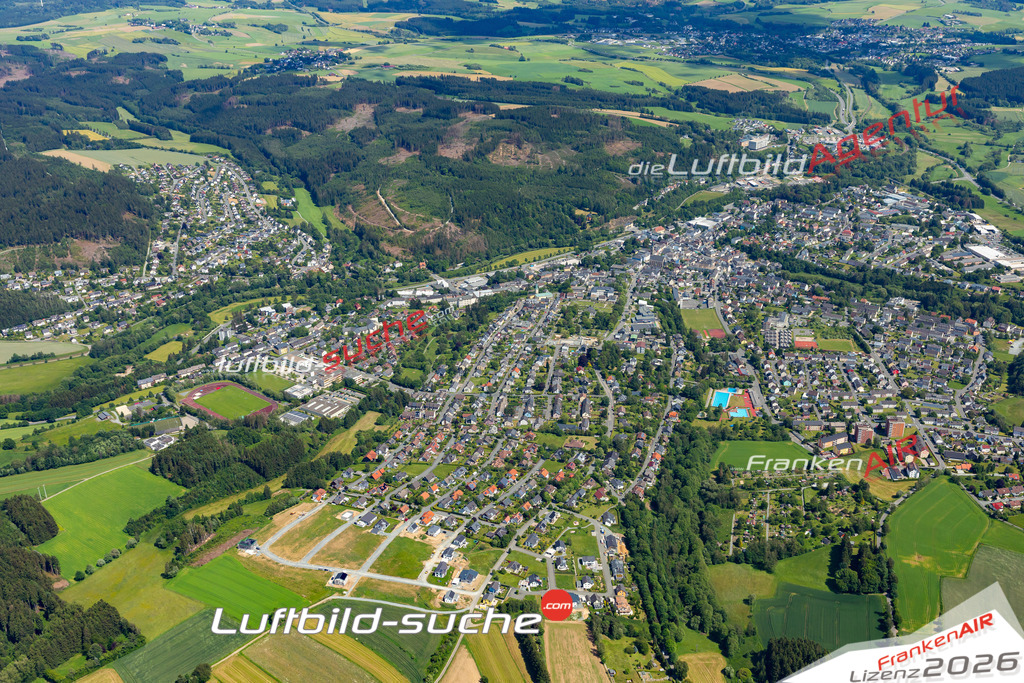 Das Luftbild zeigt :  Naila - Die Luftaufnahme wurde 2024 vom UL-Flugzeug aus erstellt ( keine Drohne ) - Hochauflösende Luftaufnahme - Für grossformatige Ausdrucke geeignet. Die Geschenkidee !Mit Lizenz und Bildrechte bestellbar