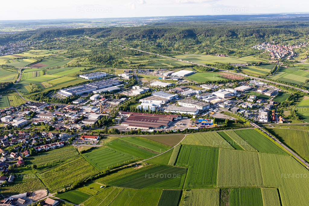 Luftbild: Industrie- und Gewerbegebiet mit FUXTEC GmbH, Wackenhut GmbH & Co. KG und PHOENIX CONTACT Connector Technology GmbH im Ortsteil Gültstein in Herrenberg im Bundesland Baden-Württemberg in Deutschland. Foto: IMG_114812.jpg vom 31.05.2019 durch Werner Riehm/FLY-FOTO.de