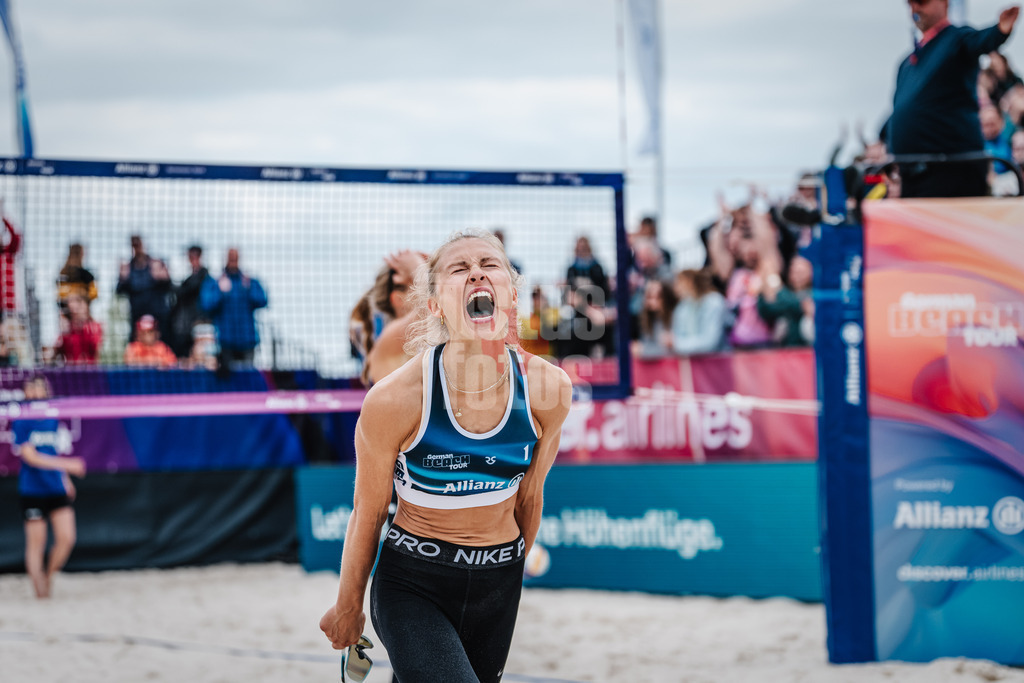 Beachvolleyball | Frauen | German Beach Tour 2024 | Tourstop Bremen | 09.06.2024 | Paula Schürholz schreit jubelnd nach dem Sieg