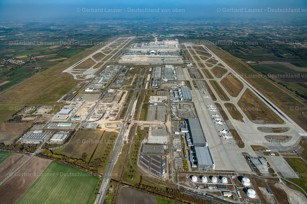 4022831 | Der Flughafen München „Franz Josef Strauß“ (IATA-Code: MUC, ICAO-Code: EDDM) ist der Verkehrsflughafen der bayerischen Landeshauptstadt München. Er liegt im Gebiet der Landkreise Erding und Freising in Bayern