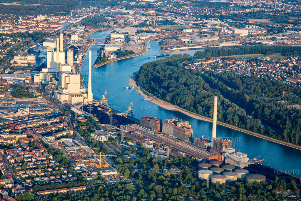 Luftbild: Großkraftwerk Mannheim GKM von Norden im Ortsteil Neckarau in Mannheim im Bundesland Baden-Württemberg in Deutschland. Foto: IMG_137216.jpg vom 24.06.2023 durch Werner Riehm/FLY-FOTO.deGrosskraftwerk Mannheim