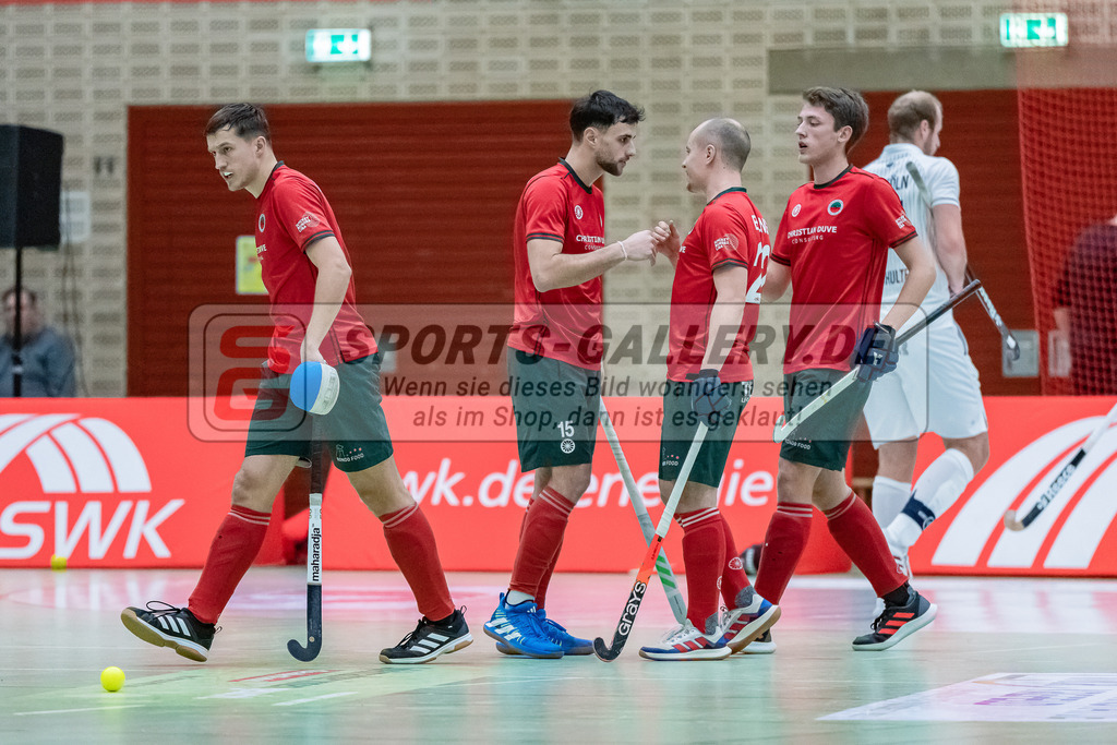 HK_20231216_107393 | 1. Bundesliga Herren  Crefelder HTC - Blau Weiß Köln am 16.12.2023 Sporthalle Glockenspitz, Krefeld , Boomes Anton ( Crefelder HTC #23 ) , Bachmann Lucas Maximilian ( Crefelder HTC #15 ) , Ehling Jonathan ( Crefelder HTC #22 ) , Schröder Mika ( Crefelder HTC #33 )