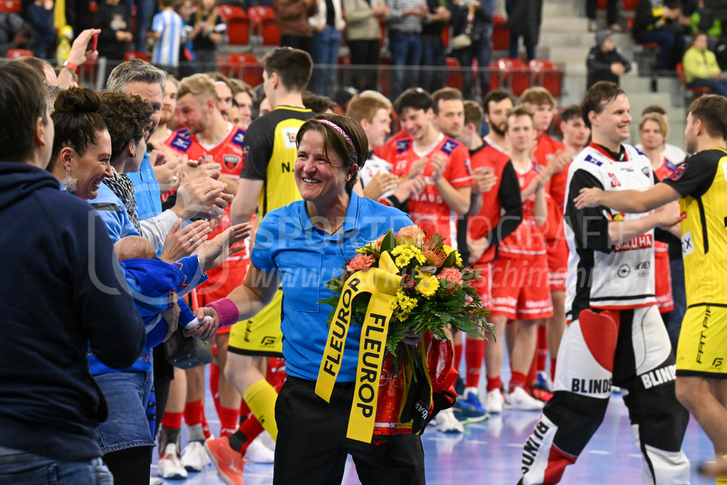 HC Rychenberg vs Floorball Köniz - 18. Dezember 2022 | HC Rychenberg vs Floorball Köniz
AXA Arena, Winterthur
Schiedsrichterin Corina Wehinger.
Bild: Sportfotografie Markus Aeschimann | www.markus-aeschimann.ch - Realisiert mit Pictrs.com