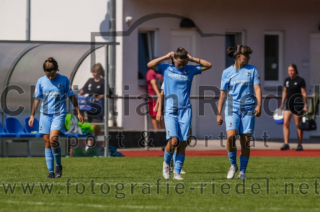 2023-09-09_007_FC_Bayern_Muenchen_gegen_SC_Freiburg | Aschheim, Deutschland, 09.09.2023:
Fußball, B-Juniorinnen-Bundesliga Süd 2023 / 2024, 1. Spieltag, FC Bayern München gegen SC Freiburg, Endergebnis: 4:0

Foto: Christian Riedel / fotografie-riedel.net