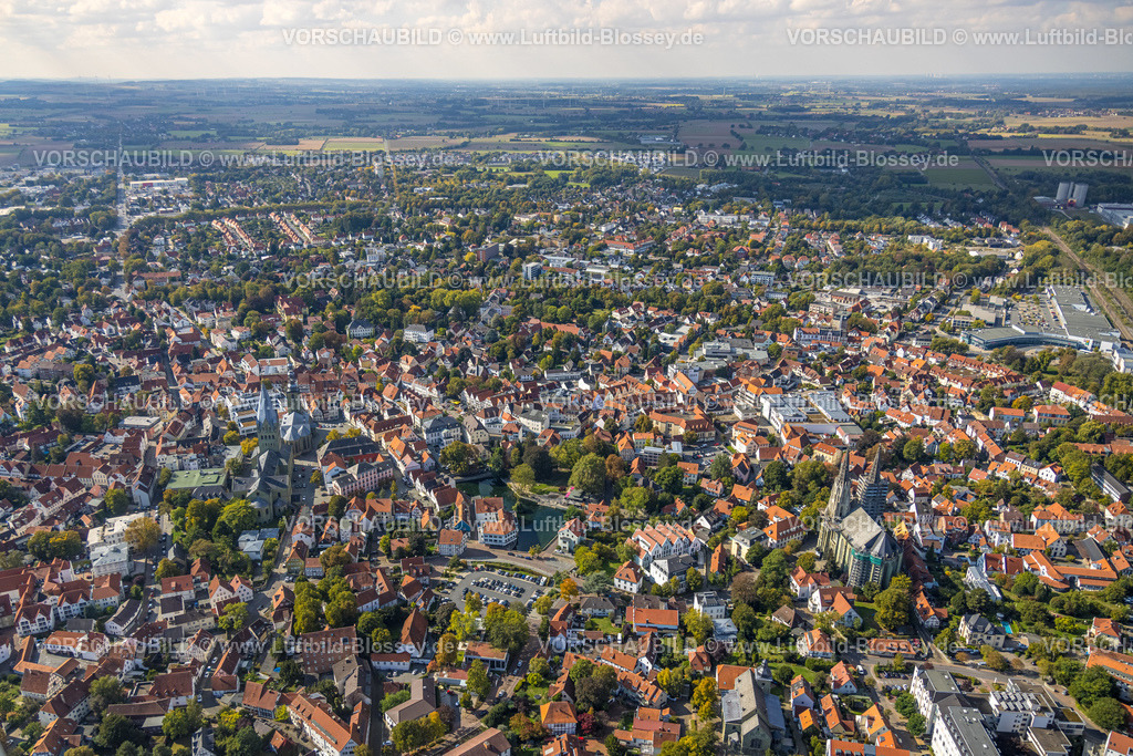 Soest220904362 | Luftbild, Altstadt, St. Petri (Alde Kerke), kath. Kirche St.-Patrokli-Dom, Kirche Sankt Maria zur Wiese, Soest, Soester Börde, Nordrhein-Westfalen, Deutschland
