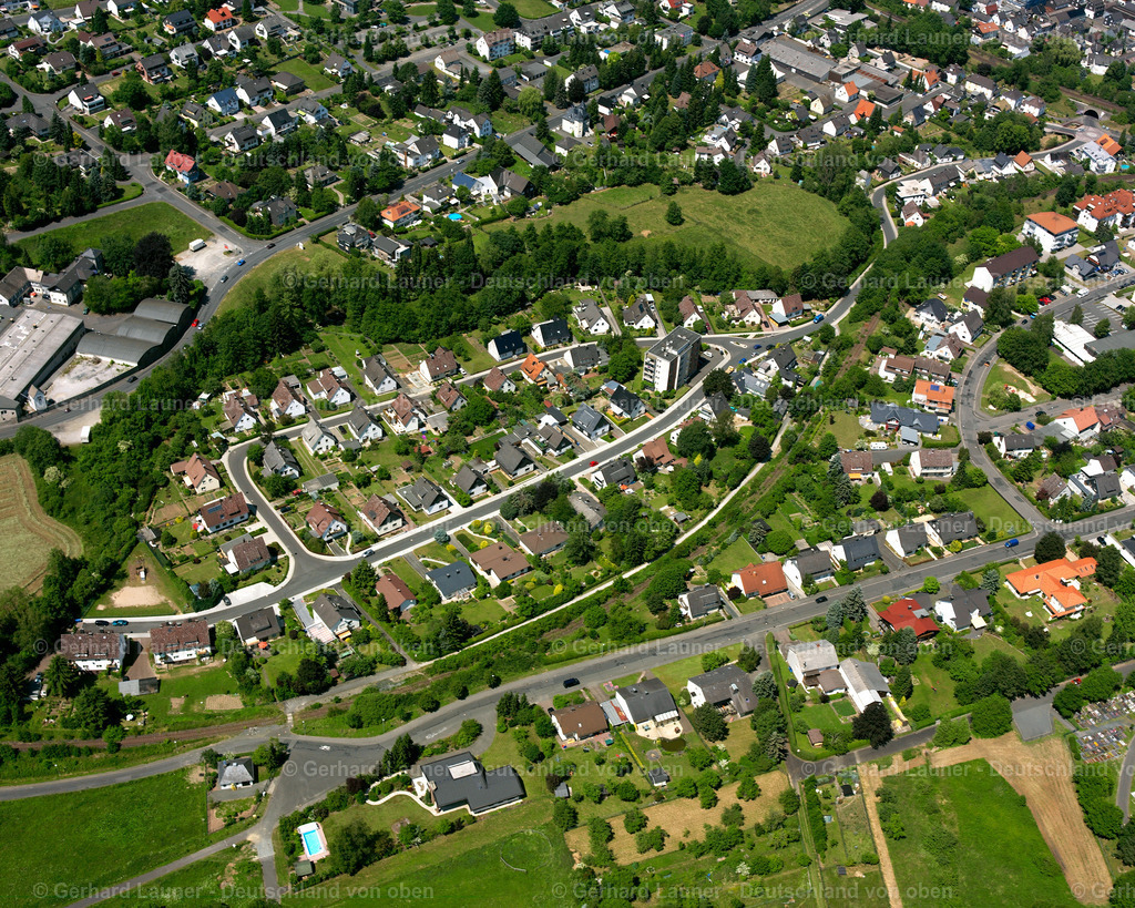 2611115 | HAIGER 09.06.2006 Wohngebiet einer Einfamilienhaus- Siedlung  in Haiger im Bundesland Hessen, Deutschland // Single-family residential area of settlement  in Haiger in the state Hesse, Germany Foto: Gerhard Launer