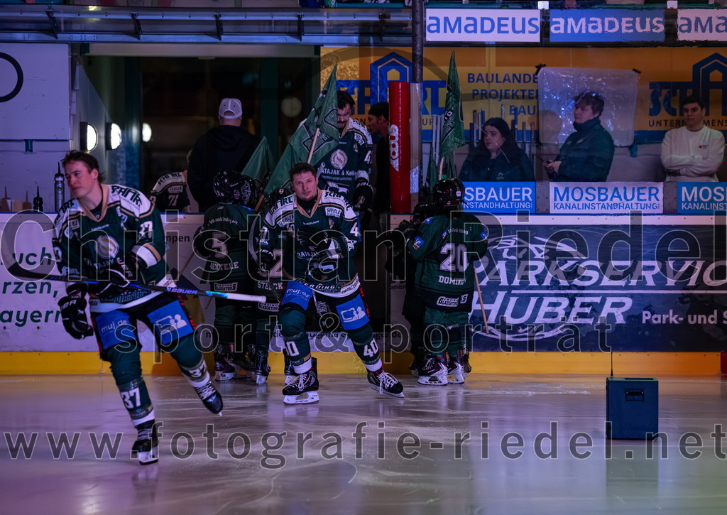 2026-02-27_014_TSV_Erding_gegen_EV_Fuessen | Erding, Deutschland, 27.02.2026:Eishockey, Oberliga Süd 2025 / 2026, 51. Spieltag, TSV Erding gegen EV Füssen, Endergebnis: 2:4Thomas Matheson (Erding Gladiators, #37), Dennis Miller (Erding Gladiators, #40)Foto: Christian Riedel / fotografie-riedel.net