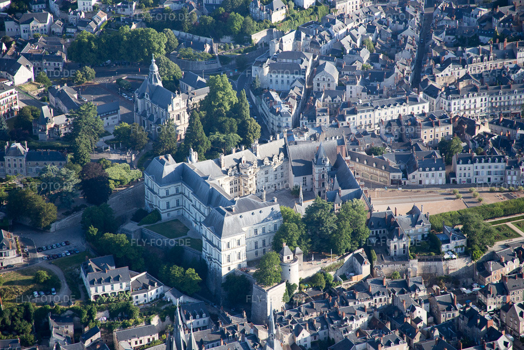 Luftbild: Ortsansicht in Blois im Bundesland Loir-et-Cher in Frankreich. Foto: IMG_082041.jpg vom 20.06.2015 durch Werner Riehm/FLY-FOTO.de