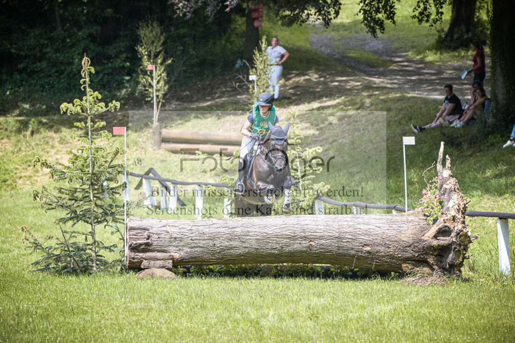 DOS_7101 | Entdecke hochwertige Reitturnierfotos von Foto Oger. Professionell, emotional und authentisch – jetzt Lieblingsmomente im Shop bestellen.Deutschlandweite Turnierfotografie. - Realisiert mit Pictrs.com