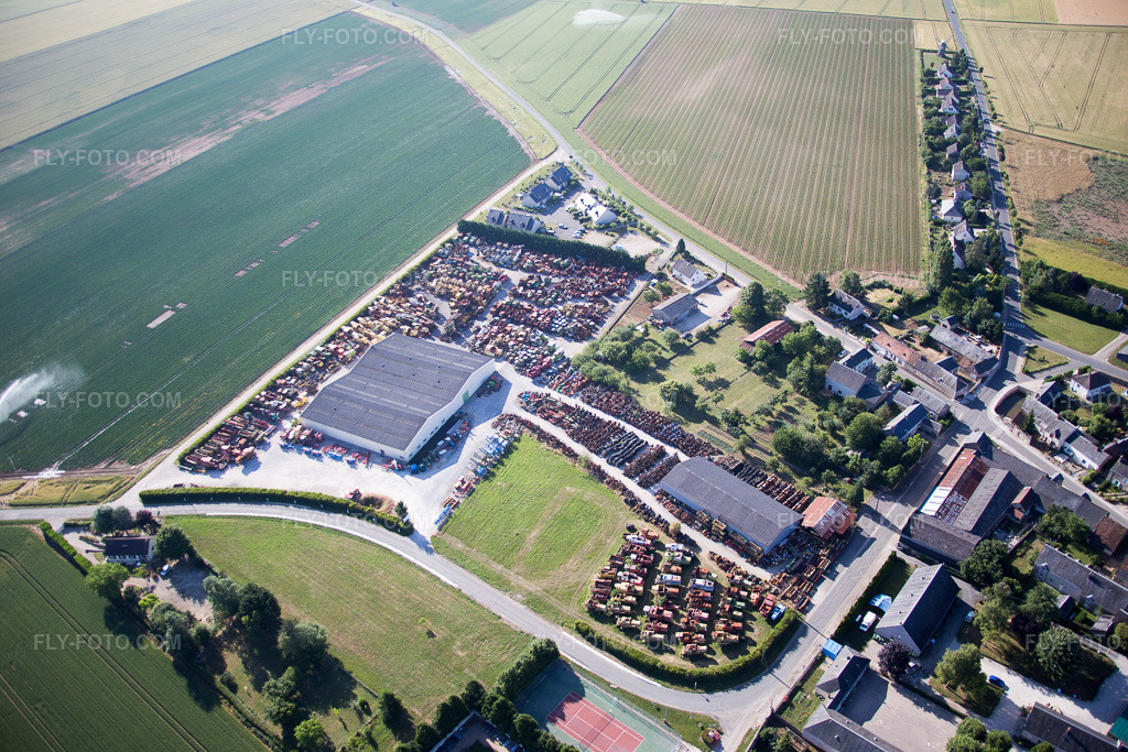 Aerial view: View of the town in Talcy in the state Loir et Cher, France. – Photo: IMG_082204.jpg taken on 06/20/2015 by Werner Riehm/FLY-FOTO.com – Resolution of the original: 5472 x 3648 px