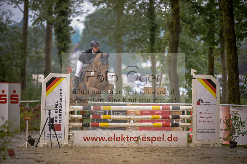 20240505-DOS_7271 | Entdecke hochwertige Reitturnierfotos von Foto Oger. Professionell, emotional und authentisch – jetzt Lieblingsmomente im Shop bestellen.Deutschlandweite Turnierfotografie. - Realisiert mit Pictrs.com