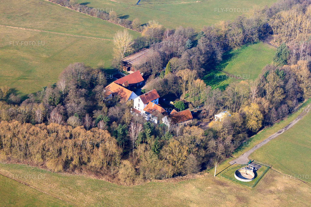 Vue aérienne: Untermühle avec la vétérinaire Bettina Kraetzschmann à Surbourg dans le département Bas Rhin, France – .Photo: IMG_62758.jpg prise le 09/03/2014 par Werner Riehm/FLY-FOTO.eu – Résolution de l'original: 4752 x 3168 px