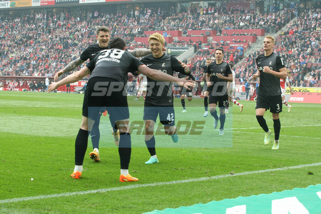 1. FC Köln - SC Freiburg | Michael Gregoritsch empfängt Ritsu Doan - © Sportfoto-Sale (MK) - Realisiert mit Pictrs.com