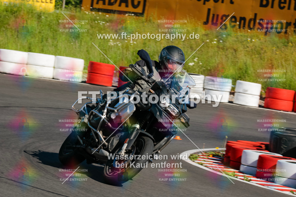 Moto-TeamOBK-21324 | Hier findet Ihr Bilder von Touristenfahrten auf der Nürburgring Nordschleife oder von anderen Veranstaltungen die ich besucht habe. Viel Spass beim Durch Schauen 