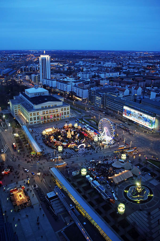 Bildlexikon Leipzig - Augustusplatz | Das Team hinter BILDLEXIKON LEIPZIG bündelt historische wie aktuelle Informationen über die Stadt Leipzig in Text und Bild auf einer Plattform und stellt diese der interessierten Öffentlichkeit zur Verfügung.