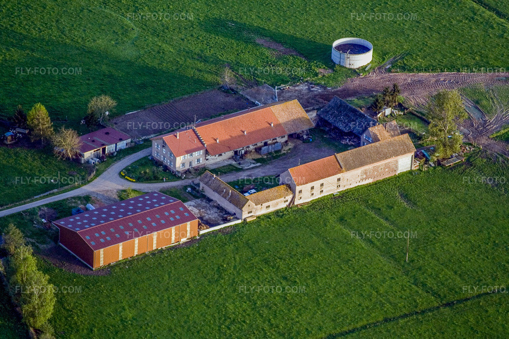Aerial view: EARL Ferme Murbruch in Mertzwiller in the state Bas-Rhin, France. – Photo: IMG_10700.jpg taken on 05/04/2008 by Werner Riehm/FLY-FOTO.com – Resolution of the original: 3456 x 2304 px