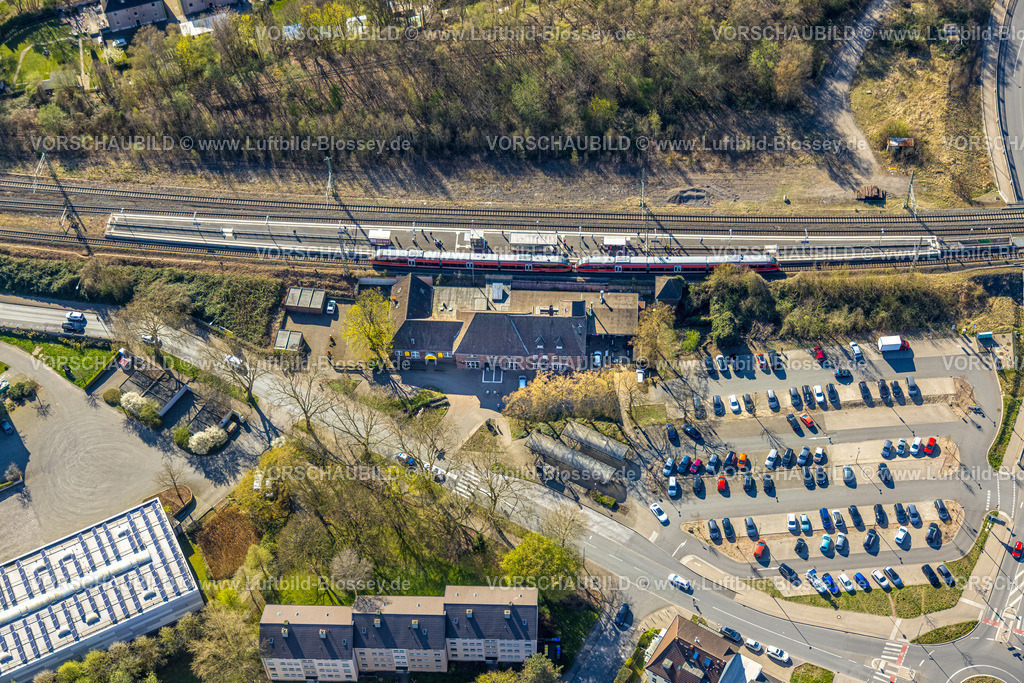 Luenen250403878 | Luftbild, Bahnhof Lünen Preußen, Bahnhofsgebäude mit S-Bahn und Bahnsteig, Lünen, Ruhrgebiet, Nordrhein-Westfalen, Deutschland