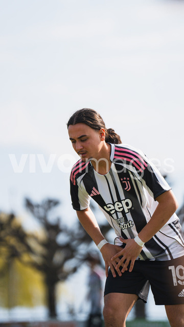 juv_lut_fmachado-0025 | Images from the Juniors B match between Juventus Academy and FC Lutry, played on 18 March 2026 in Lutry, Switzerland, featuring players, coaching staff and match action throughout the game.