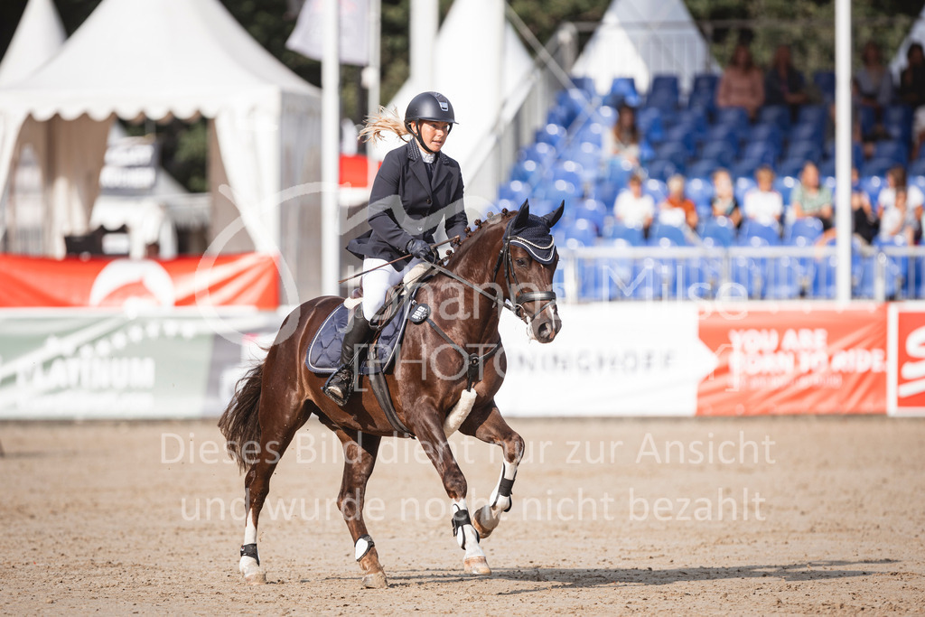 240906_BuCha_Pony-L-6j-207 | Deine schönsten Turniermomente als professionelle Fotos! Entdecke hochwertige Pferdesport-Fotografie im Online-Shop. Jetzt Fotos finden & bestellen!