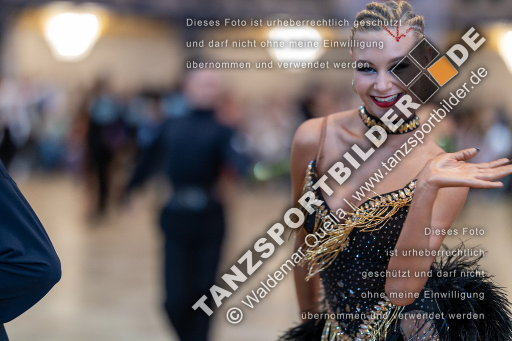 20230812-00997 | Hier finden Sie Tanz Bilder vom Latein und Standard Formationen tanzen. Sportbilder vom Tanzsport. Schöne Fotos und von Weltmeisterschaft, Europameisterschaft, Bundesliga, Regionalliga, Oberliga und Landesliga sowie von GOC Stuttgart, DanceComp, WM Bremen