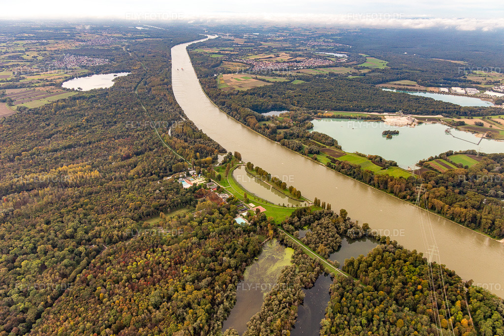 Luftbild: Rhein mit Hochwasser am Rheinstrandbad Rappenwört im Ortsteil Daxlanden in Karlsruhe im Bundesland Baden-Württemberg in Deutschland. Foto: IMG_143597.jpg vom 06.10.2024 durch Werner Riehm/FLY-FOTO.deRheinstrandbad Rappenwört | Karlsruher Baeder - Entdecke die Vielfalt