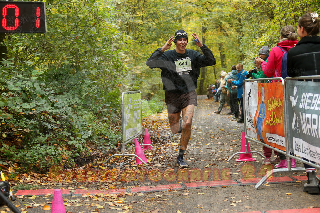 251026_1221_EX1_0158 | Sportfotografie im Rhein-Sieg Kreis, Köln, Bonn, NRW, Rheinland Pfalz, Hessen, etc. Unser Tätigkeitsfeld umfasst den Laufsport vom Volkslauf über den Marathon, Duathlon, Triathon bis zum Ultralauf wie Kölnpfad Ultra oder Schindertrail.