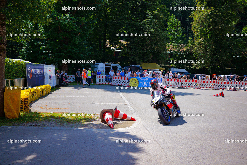 P1036919-2 | Erleben Sie atemberaubende, hochqualitative Fotos Ihrer Fahrt entlang der malerischen Alpenstraßen. Besuchen Sie alpineshots.com, um professionelle Aufnahmen Ihrer unvergesslichen Reise zu finden und zu kaufen - Realisiert mit Pictrs.com
