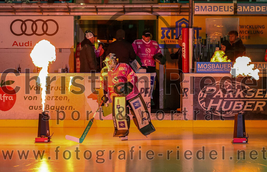 2025-10-28_001_TSV_Erding_gegen_Toelzer_Loewen | Erding, Deutschland, 28.10.2025:Eishockey, Oberliga Süd 2025 / 2026, 13. Spieltag, TSV Erding gegen Tölzer Löwen, Endergebnis: 2:5Torwart Leon Meder (Erding Gladiators, #39)Foto: Christian Riedel / fotografie-riedel.net