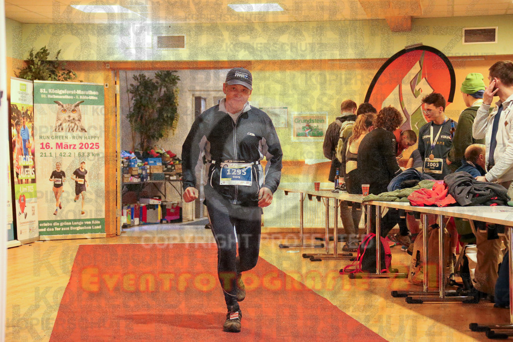241208_1209_EX1_7382 | Sportfotografie im Rhein-Sieg Kreis, Köln, Bonn, NRW, Rheinland Pfalz, Hessen, etc. Unser Tätigkeitsfeld umfasst den Laufsport vom Volkslauf über den Marathon, Duathlon, Triathon bis zum Ultralauf wie Kölnpfad Ultra oder Schindertrail.