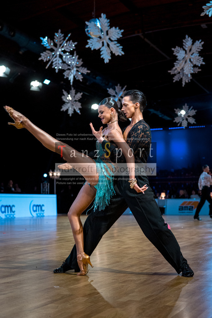 20251213_Baltic-GP_2291-2 | Tanzsportbilder, Standardtanz, Lateintanz, WDSF, DTV, LTVB, dancecomp, goc, hessen tanzt, blaues band der spree, walzer, tango, wiener walzer, slowfox, quickstepp, samba, rumba, cha-cha-cha, paso doble. jive, hd-kroft photography, turniertanzsport