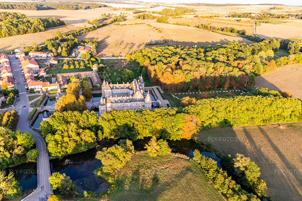 Vue aérienne: Château de Haroué à Haroué dans le département Meurthe et Moselle, France. Photo: IMG_117920.jpg prise le 14/09/2019 par Werner Riehm/FLY-FOTO.eu – Résolution de l'original: 5472 x 3648 px