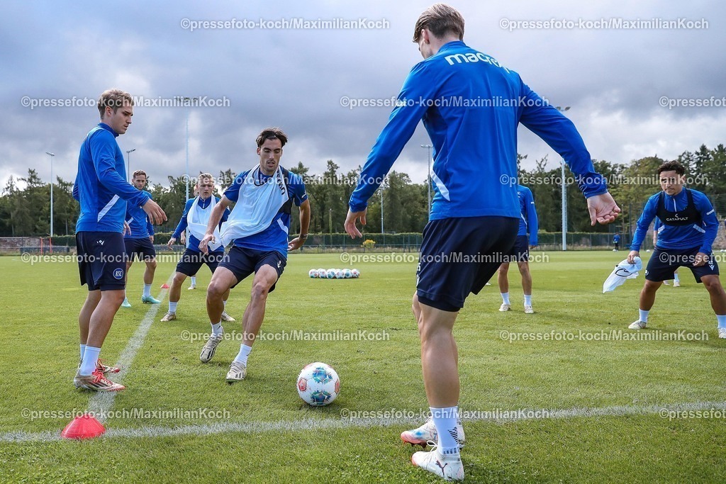 KSC02092502306 | 02.09.2025, Fußball, Training Karlsruher SC, 2. Fußball Bundesliga, Trainingsplatz am BBBank Wildpark Stadion Karlsruhe, Saison 2025 2026: Roko Simic (KSC #09) 