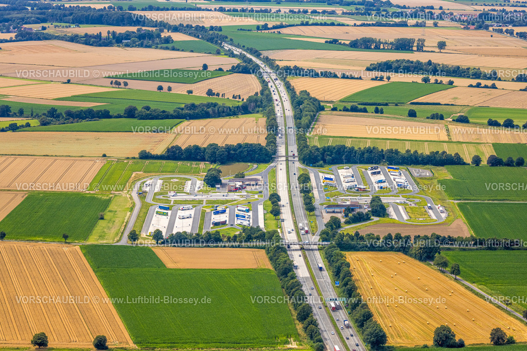 Werl240711606 | Luftbild, Autobahnrastplatz Serways Raststätte Am Haarstrang, LKW Stellplätze, Autobahn A44 Straßenverkehr, Westbüderich, Werl, Soester Börde, Nordrhein-Westfalen, Deutschland