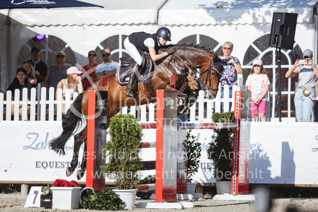 240711_BHO_M1-Spr-1-661 | Deine schönsten Turniermomente als professionelle Fotos! Entdecke hochwertige Pferdesport-Fotografie im Online-Shop. Jetzt Fotos finden & bestellen!